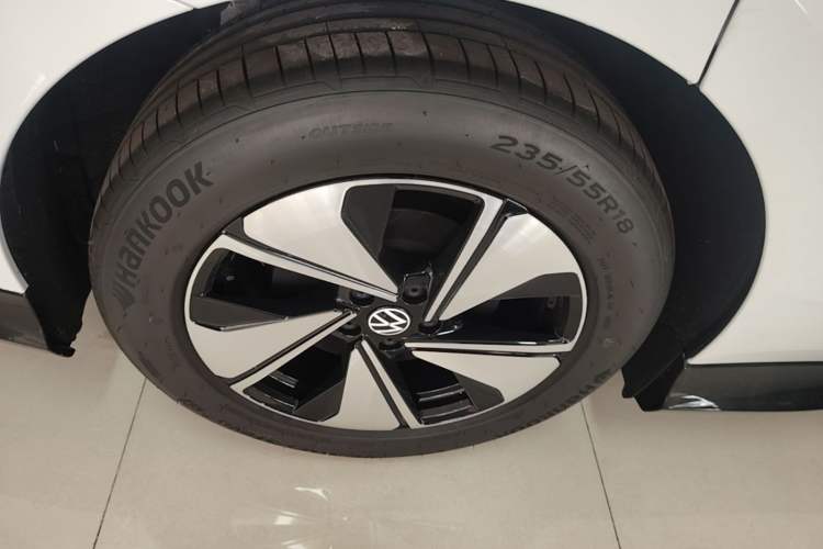 Used Volkswagen ID.7 VIZZION 2024 AIR model Right Rear Wheel Hub
