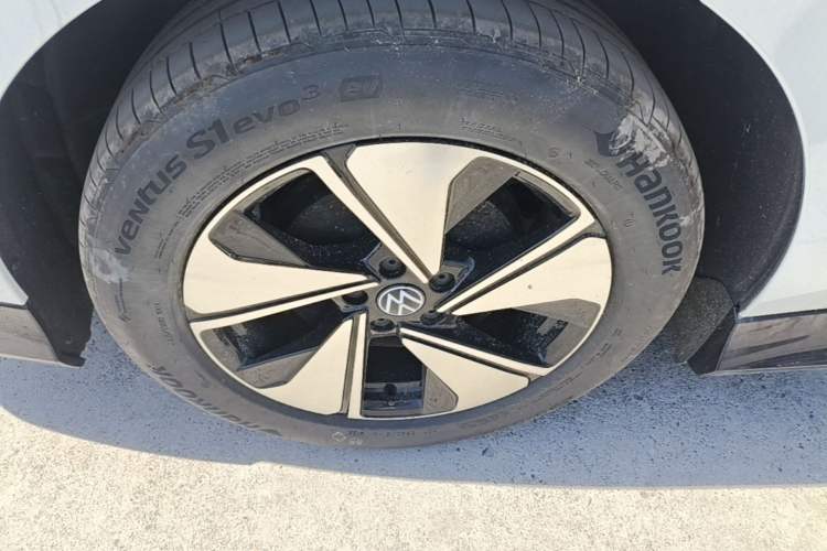 Used Volkswagen ID.7 VIZZION 2024 AIR model Right Rear Wheel Hub