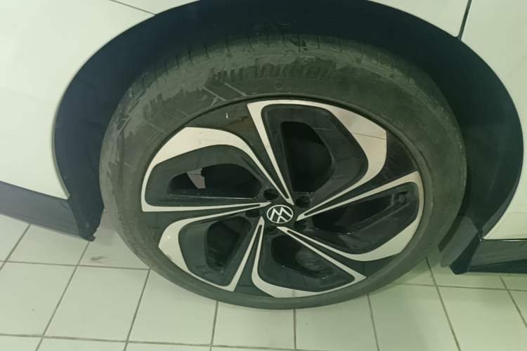 Used Volkswagen ID.7 VIZZION 2024 PRIME Right Rear Wheel Hub