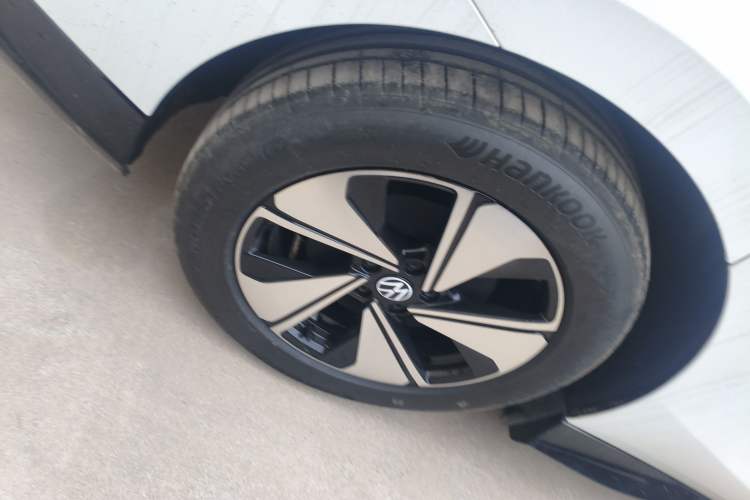 Used Volkswagen ID.7 VIZZION 2024 AIR model Right Rear Wheel Hub