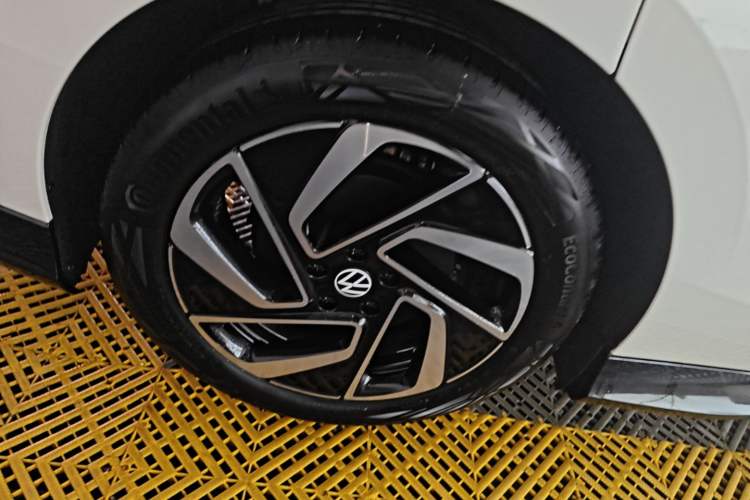 Used Volkswagen ID.7 VIZZION 2024 PRO Model Right Rear Wheel Hub