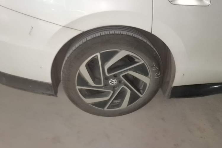 Used Volkswagen ID.7 VIZZION 2024 First Edition Right Rear Wheel Hub