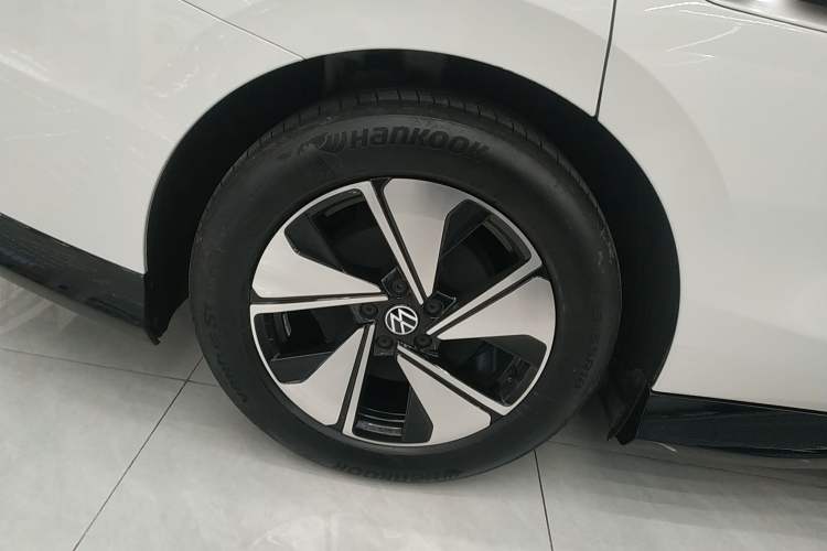 Used Volkswagen ID.7 VIZZION 2024 AIR model Right Rear Wheel Hub