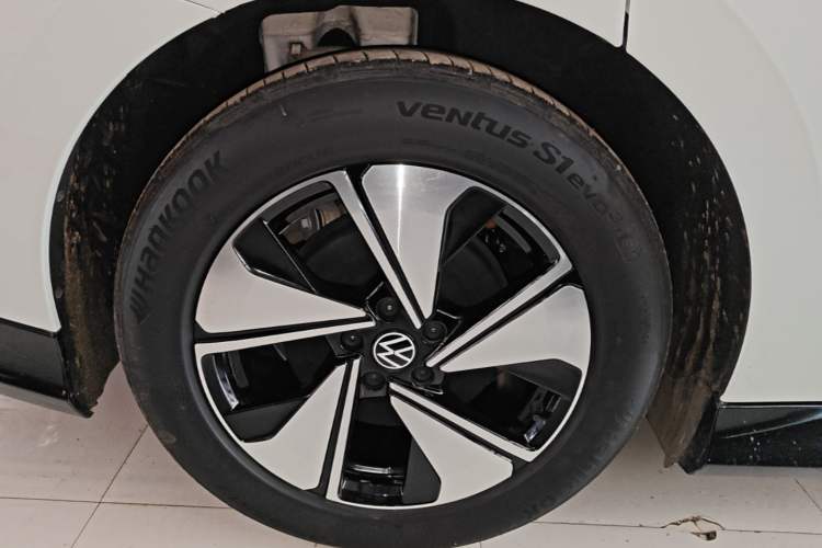 Used Volkswagen ID.7 VIZZION 2024 AIR model Right Rear Wheel Hub