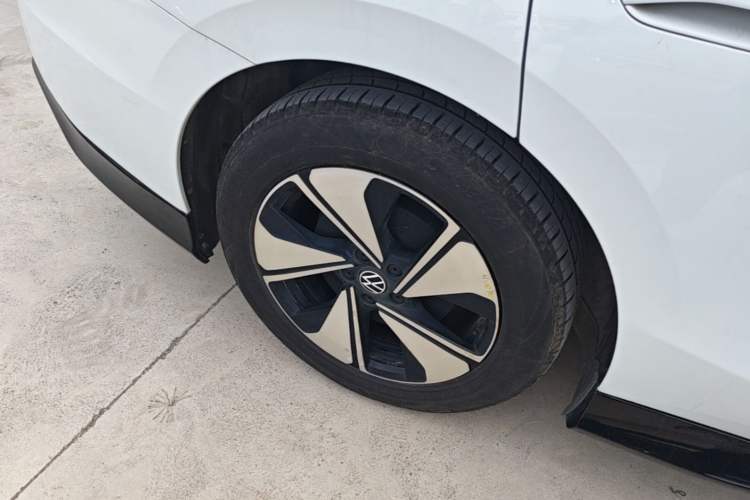 Used Volkswagen ID.7 VIZZION 2024 AIR model Right Rear Wheel Hub