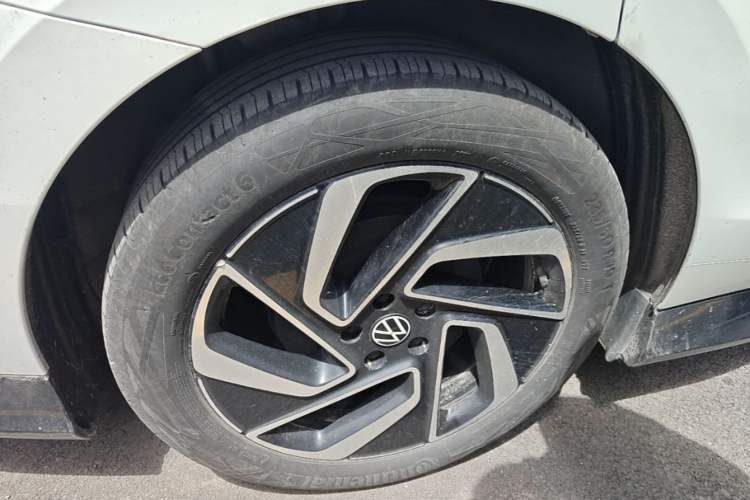 Used Volkswagen ID.7 VIZZION 2024 First Edition Right Rear Wheel Hub