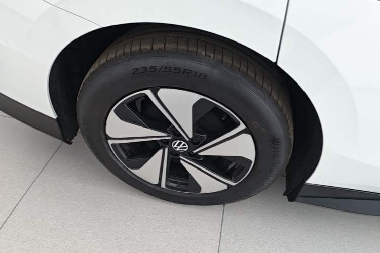 Used Volkswagen ID.7 VIZZION 2024 AIR model Right Rear Wheel Hub
