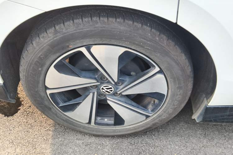 Used Volkswagen ID.7 VIZZION 2024 AIR model Right Rear Wheel Hub