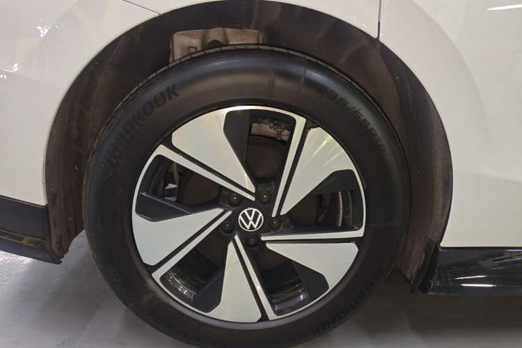 Used Volkswagen ID.7 VIZZION 2024 AIR model Right Rear Wheel Hub