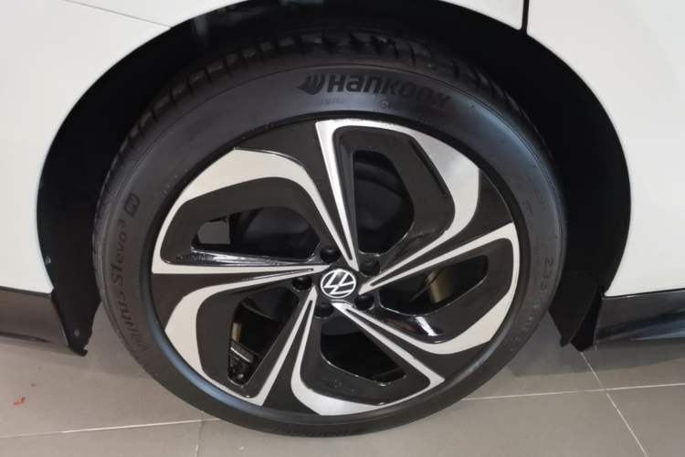 Used Volkswagen ID.7 VIZZION 2024 PRIME Right Rear Wheel Hub