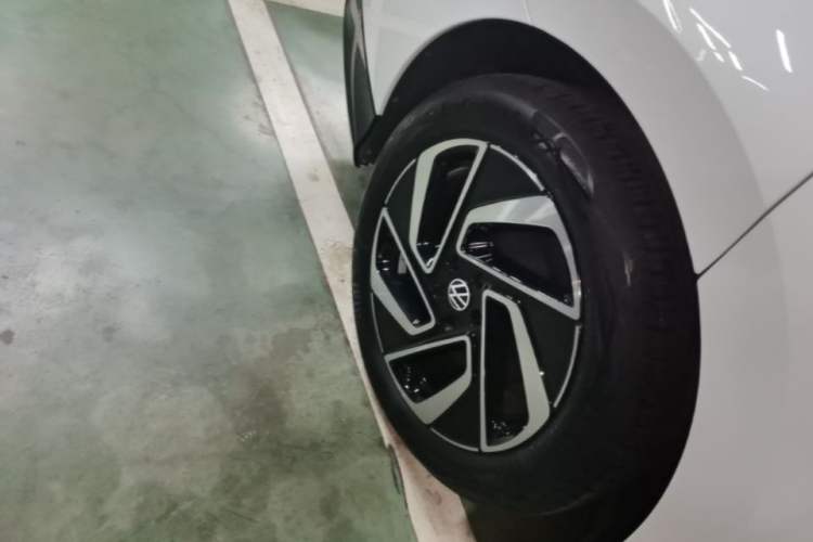 Used Volkswagen ID.7 VIZZION 2024 PRO Model Right Rear Wheel Hub