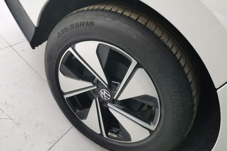 Used Volkswagen ID.7 VIZZION 2024 AIR model Right Rear Wheel Hub