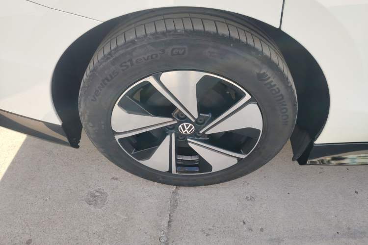 Used Volkswagen ID.7 VIZZION 2024 AIR model Right Rear Wheel Hub