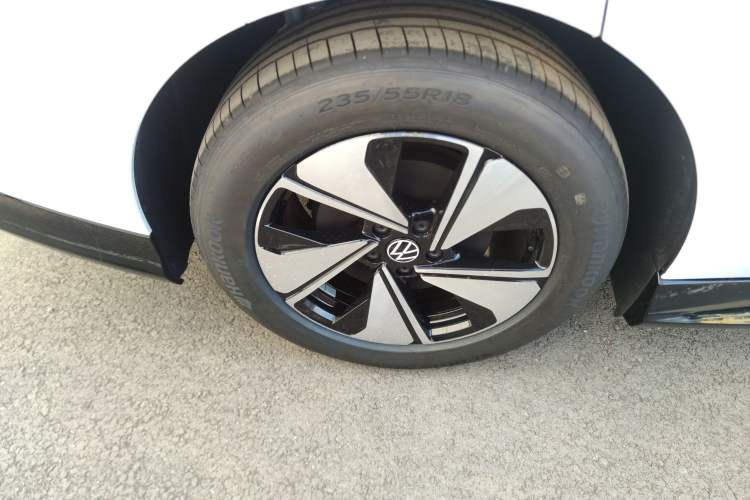 Used Volkswagen ID.7 VIZZION 2024 AIR model Right Rear Wheel Hub