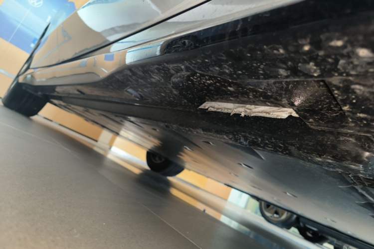 Used Volkswagen ID.7 VIZZION 2024 AIR model Right Side Sill