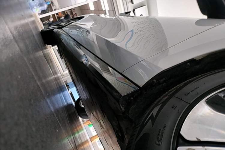 Used Volkswagen ID.7 VIZZION 2024 AIR model Right Side Sill