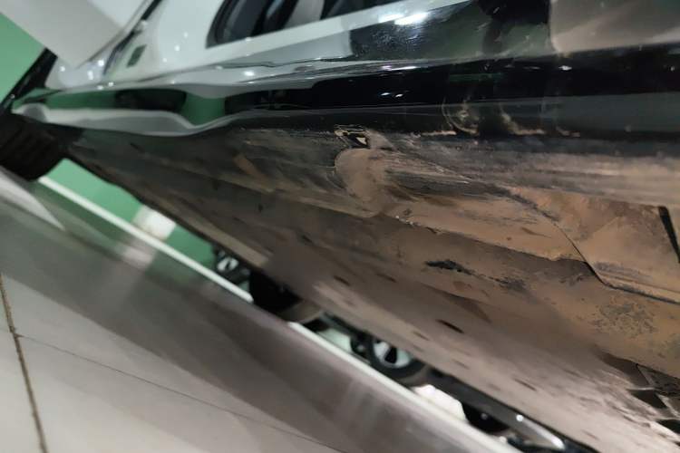 Used Volkswagen ID.7 VIZZION 2024 First Edition Right Side Sill