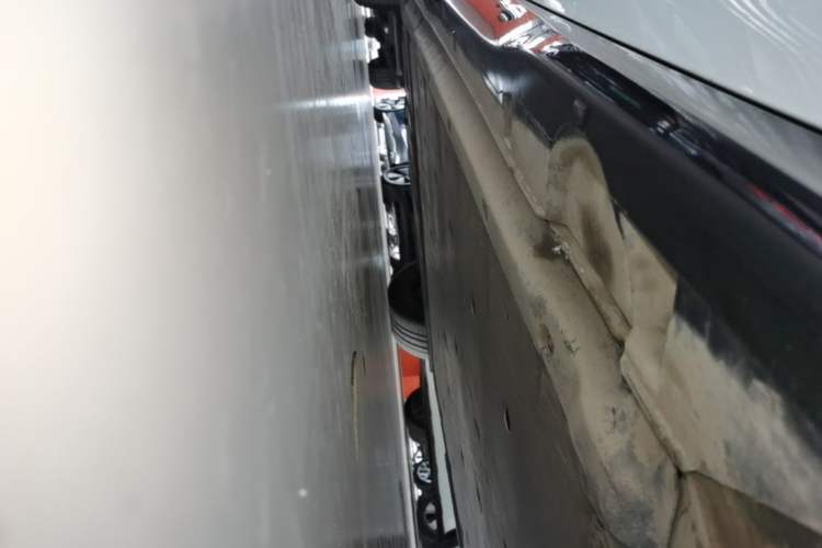Used Volkswagen ID.7 VIZZION 2024 AIR model Right Side Sill