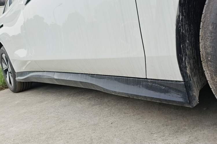 Used Volkswagen ID.7 VIZZION 2024 AIR model Right Side Sill