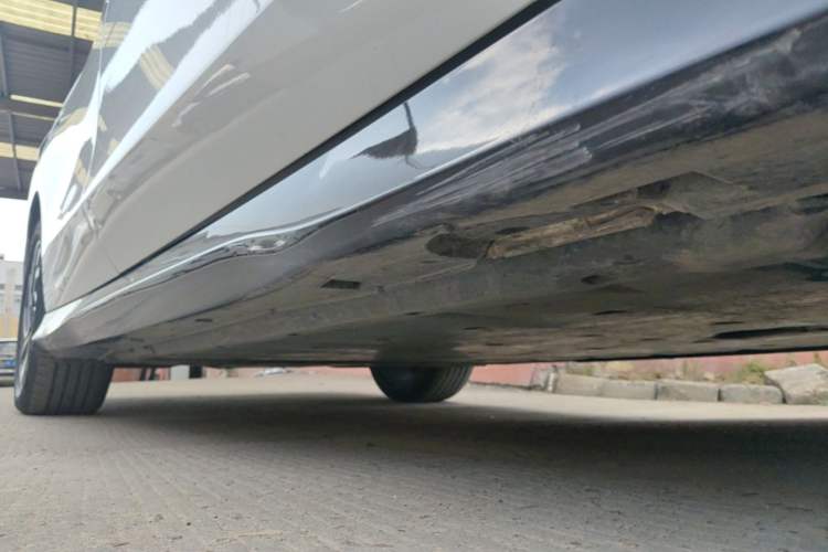 Used Volkswagen ID.7 VIZZION 2024 First Edition Right Side Sill