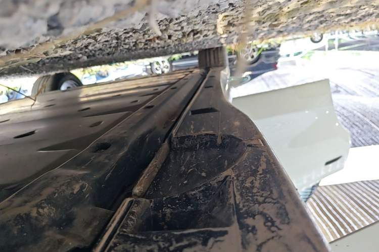 Used Volkswagen ID.7 VIZZION 2024 AIR model Right Side Sill