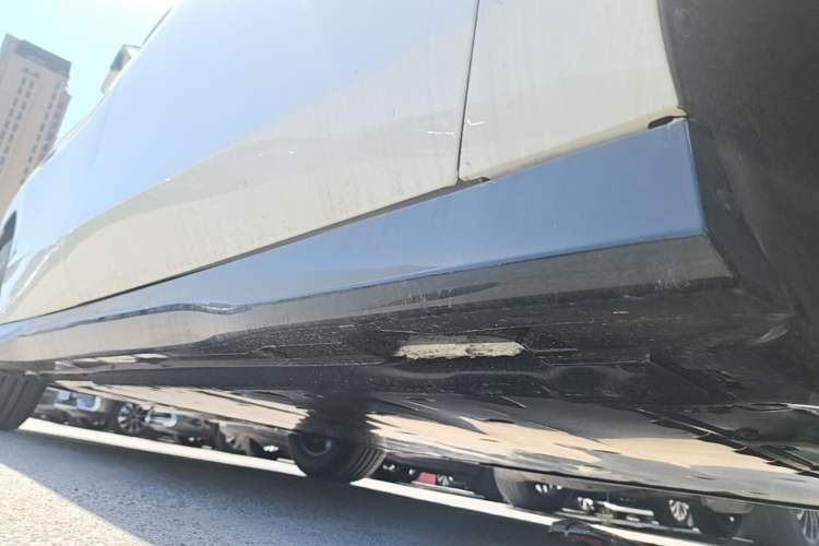 Used Volkswagen ID.7 VIZZION 2024 AIR model Right Side Sill