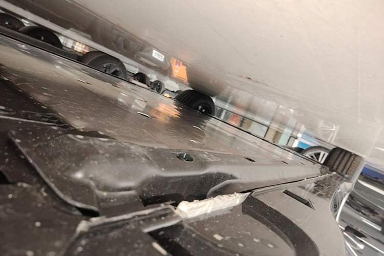 Used Volkswagen ID.7 VIZZION 2024 AIR model Right Side Sill