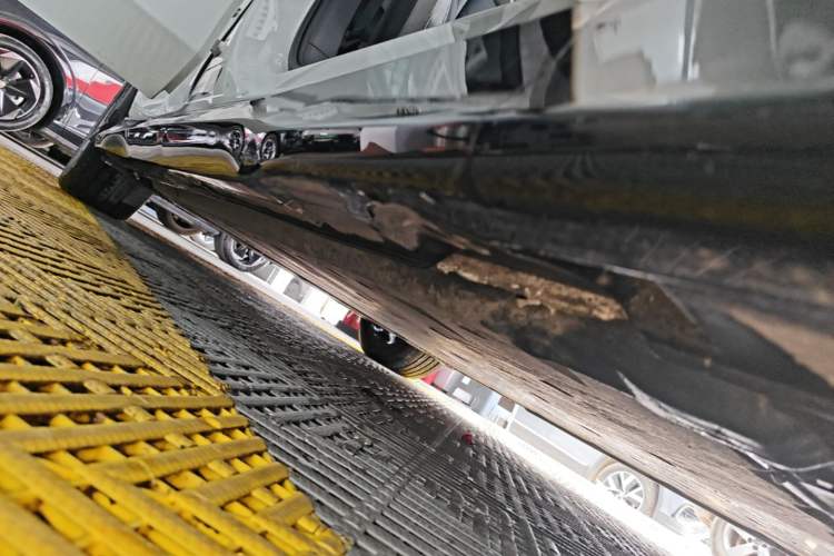 Used Volkswagen ID.7 VIZZION 2024 PRO Model Right Side Sill