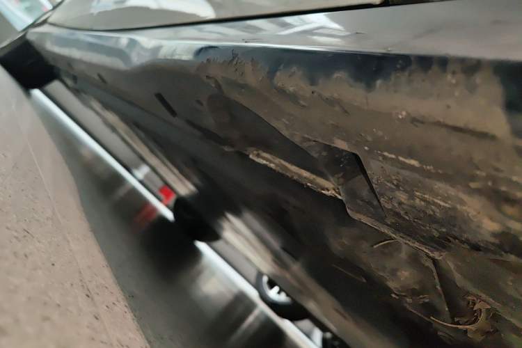 Used Volkswagen ID.7 VIZZION 2024 AIR model Right Side Sill