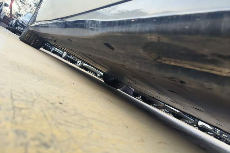 Used Volkswagen ID.7 VIZZION 2024 First Edition Right Side Sill