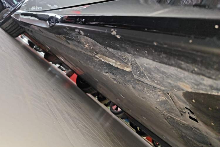 Used Volkswagen ID.7 VIZZION 2024 AIR model Right Side Sill