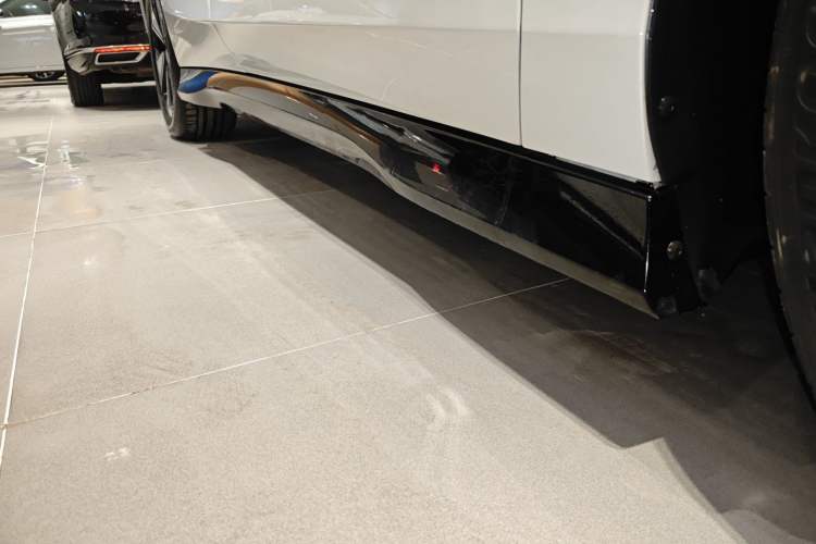 Used Volkswagen ID.7 VIZZION 2024 AIR model Right Side Sill