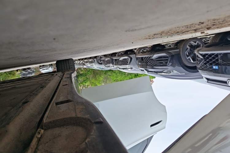 Used Volkswagen ID.7 VIZZION 2024 AIR model Right Side Sill