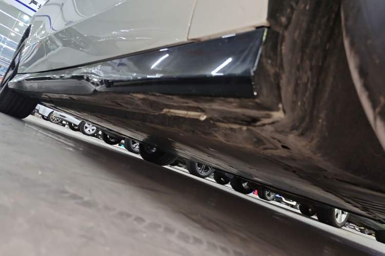 Used Volkswagen ID.7 VIZZION 2024 AIR model Right Side Sill