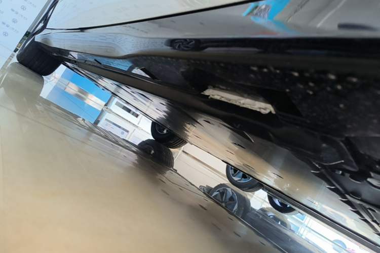 Used Volkswagen ID.7 VIZZION 2024 AIR model Right Side Sill