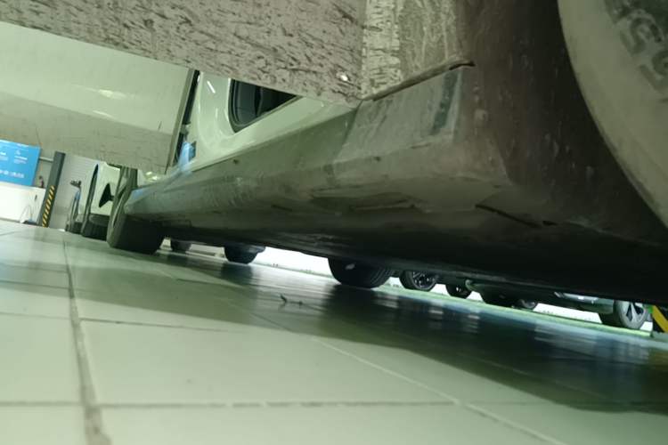 Used Volkswagen ID.7 VIZZION 2024 AIR model Right Side Sill
