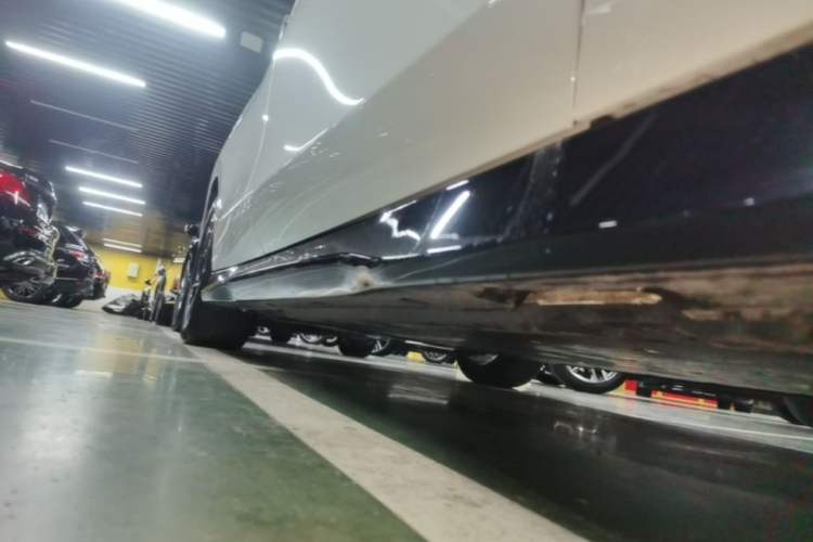 Used Volkswagen ID.7 VIZZION 2024 PRO Model Right Side Sill