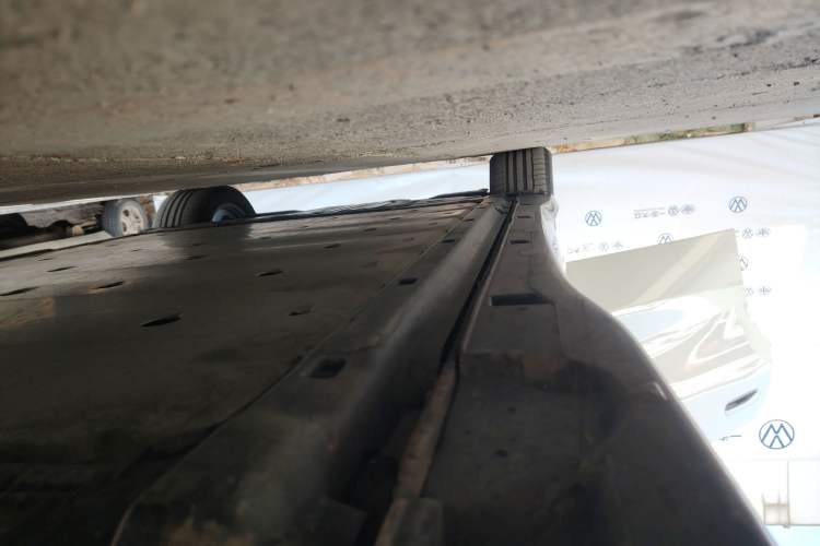 Used Volkswagen ID.7 VIZZION 2024 AIR model Right Side Sill