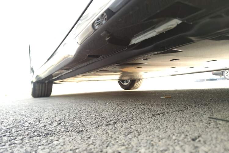 Used Volkswagen ID.7 VIZZION 2024 AIR model Right Side Sill