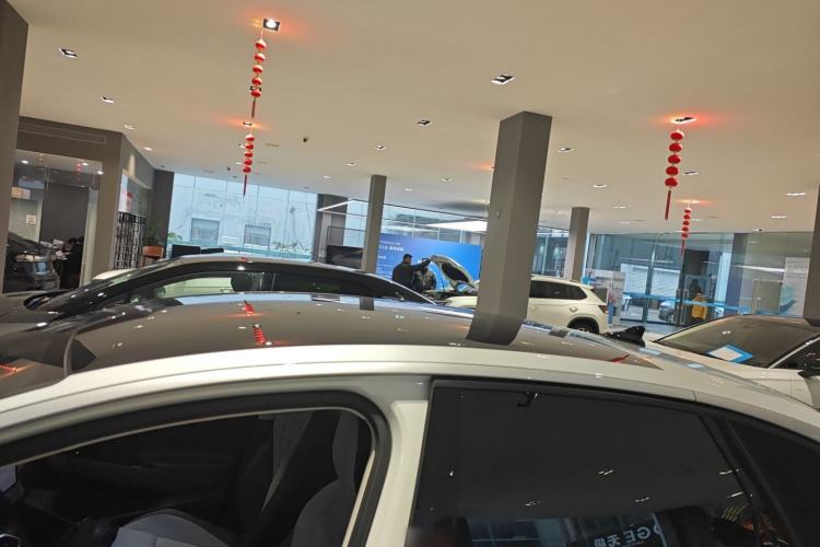Used Volkswagen ID.7 VIZZION 2024 AIR model Roof