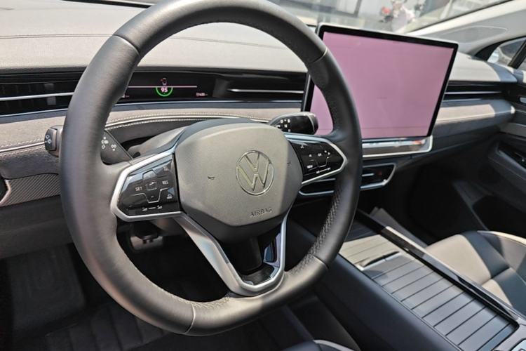 Used Volkswagen ID.7 VIZZION 2024 First Edition Steering Wheel