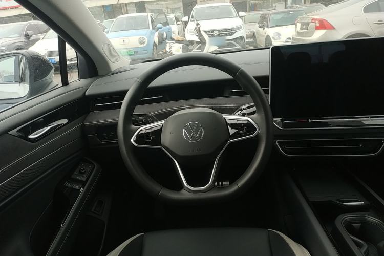 Used Volkswagen ID.7 VIZZION 2024 First Edition Steering Wheel
