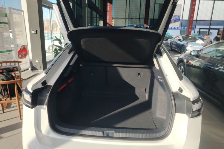 Used Volkswagen ID.7 VIZZION 2024 AIR model Trunk