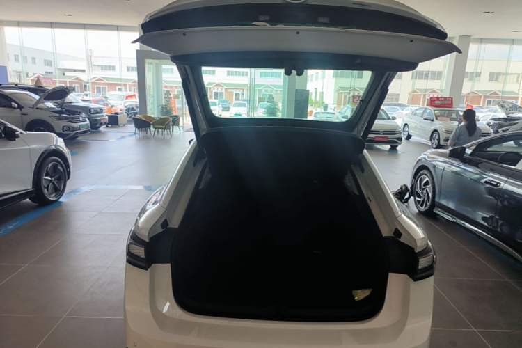 Used Volkswagen ID.7 VIZZION 2024 AIR model Trunk