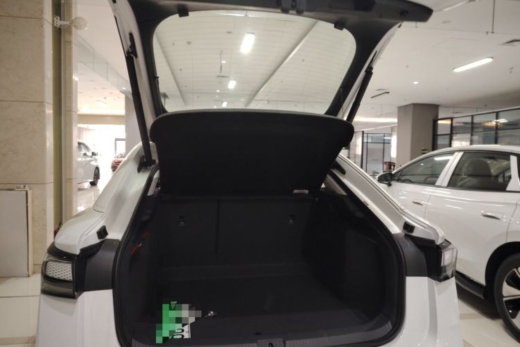Used Volkswagen ID.7 VIZZION 2024 AIR model Trunk