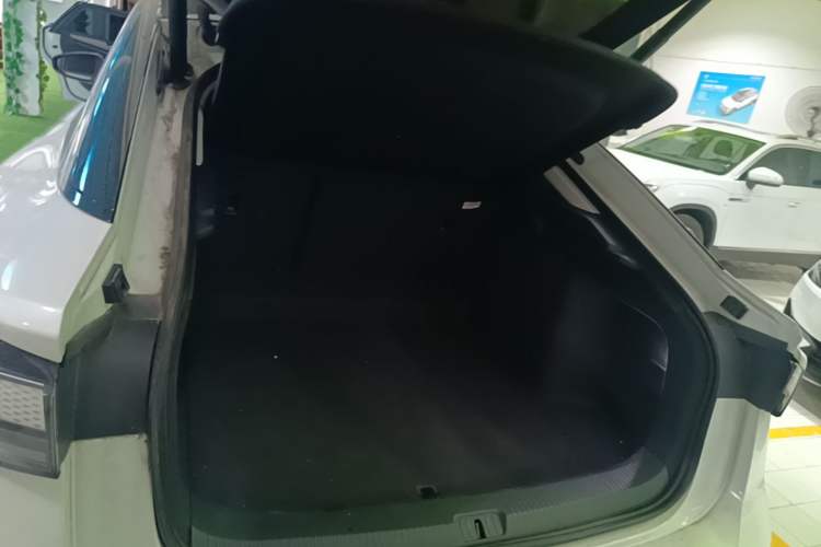 Used Volkswagen ID.7 VIZZION 2024 PRO Model Trunk