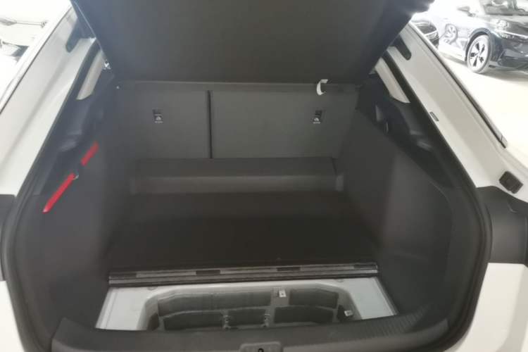 Used Volkswagen ID.7 VIZZION 2024 AIR model Trunk