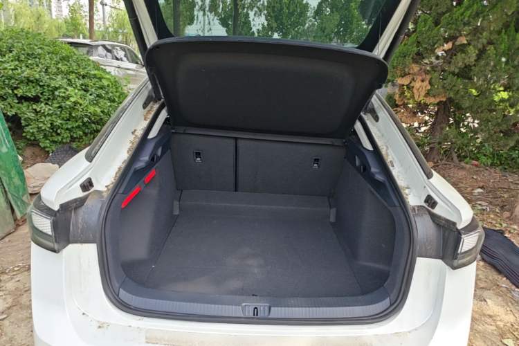 Used Volkswagen ID.7 VIZZION 2024 PRO Model Trunk
