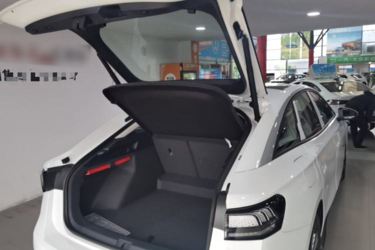 Used Volkswagen ID.7 VIZZION 2024 AIR model Trunk