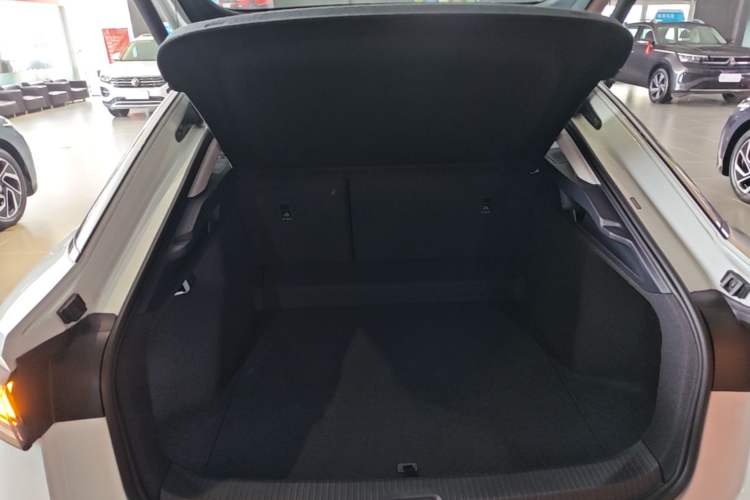 Used Volkswagen ID.7 VIZZION 2024 AIR model Trunk